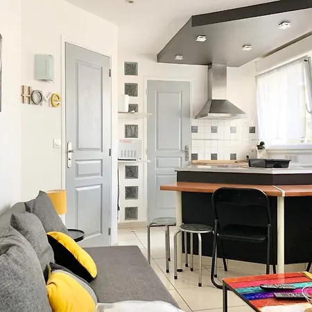 #c2 The Vallier Vallier Liberation Tram Bus Apartment Grenoble