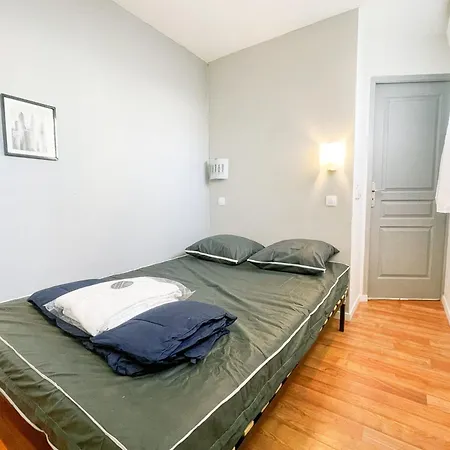 #c2 The Vallier Vallier Liberation Tram Bus Apartment *